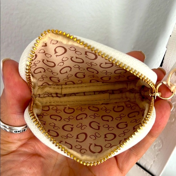 GUESS | White Shoulder/Crossbody Bag w/ Wallet 🤍 - Picture 5 of 12